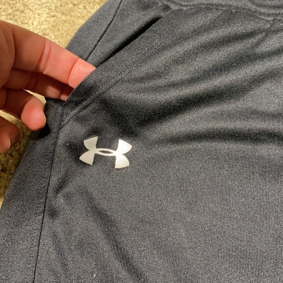 Women’s Under Armour black Capri joggers Small - Picture 3 of 4